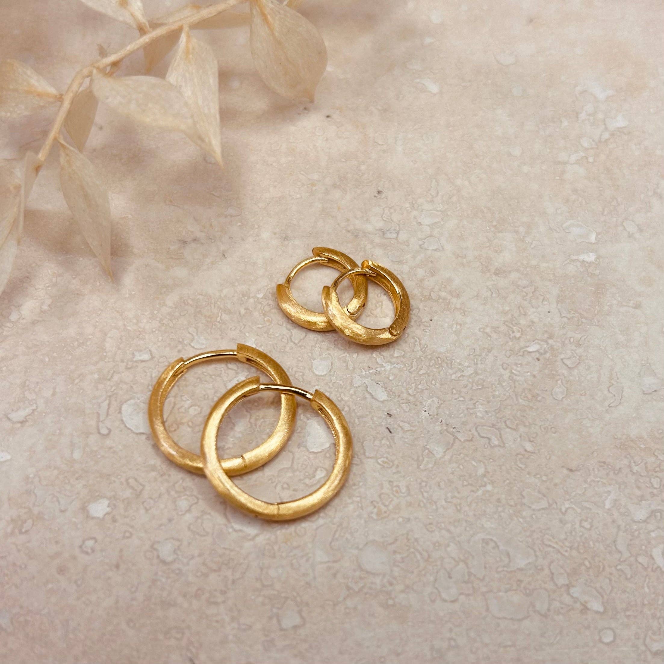 Brushed Gold Minimal Hoop Earrings: 15mm