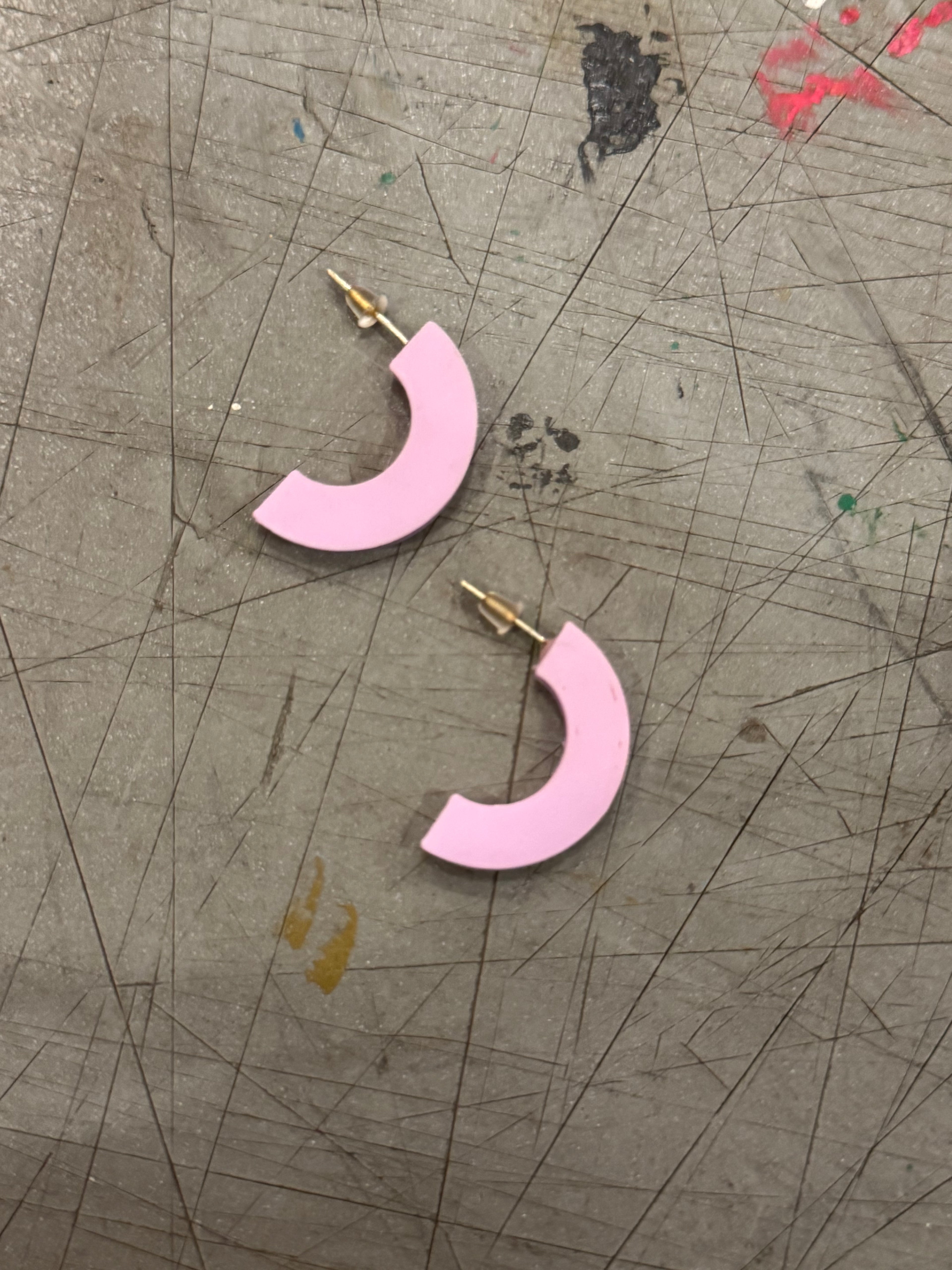 Lilac Curve Stud Earrings