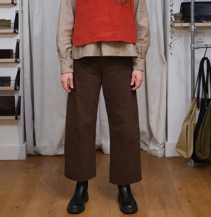 Chocolate Drill Barrel Ree Trousers - size Medium