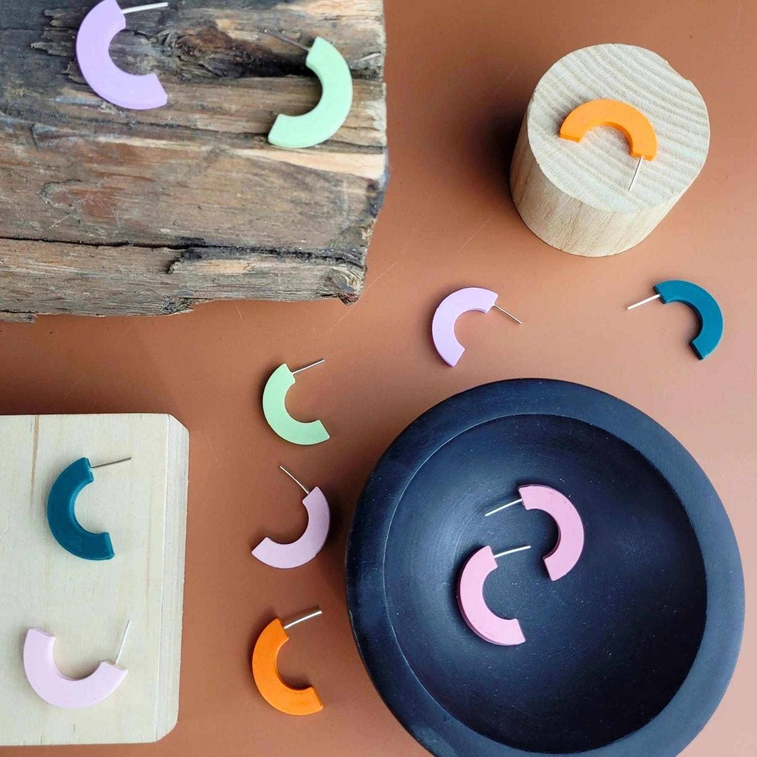 Lilac Curve Stud Earrings