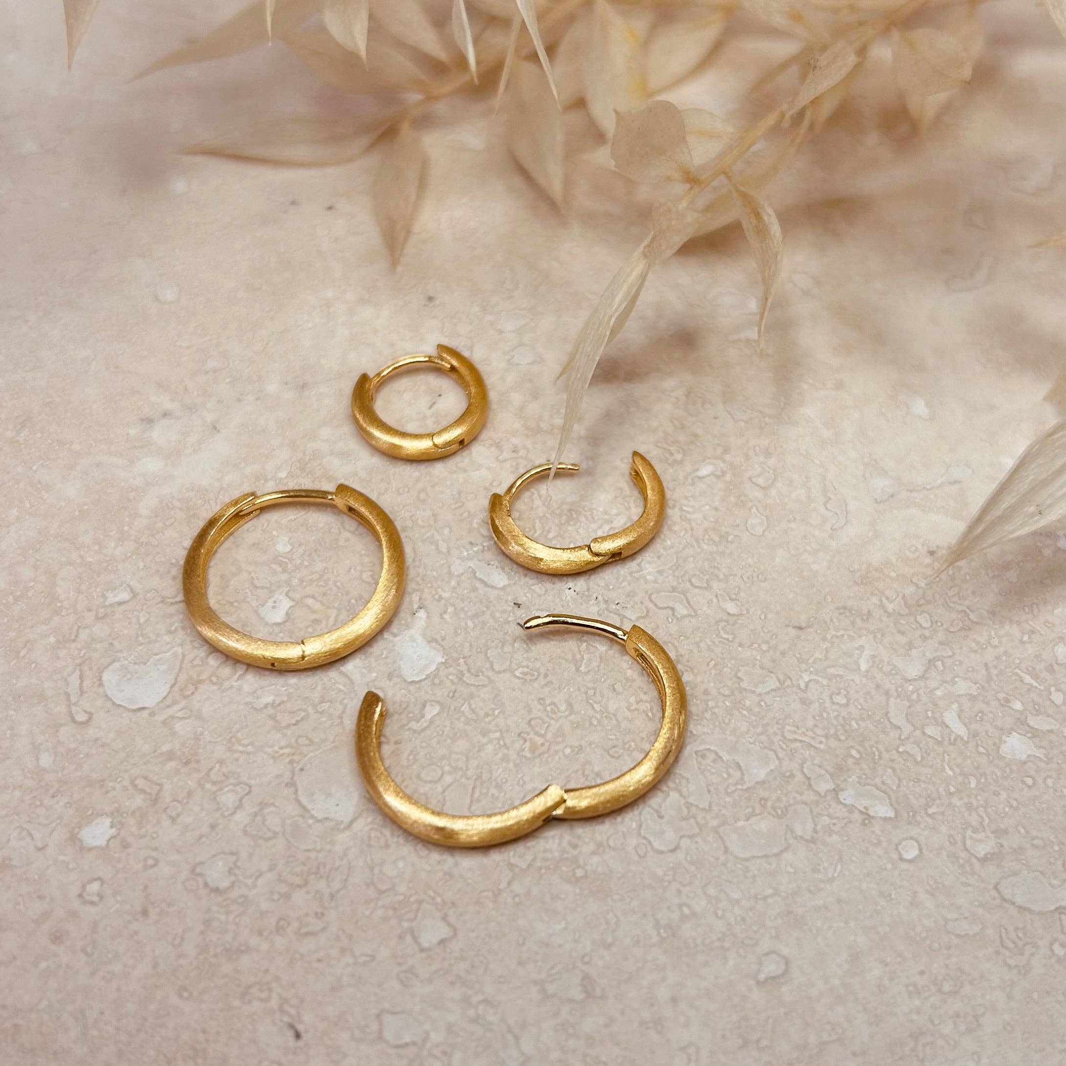 Brushed Gold Minimal Hoop Earrings: 15mm
